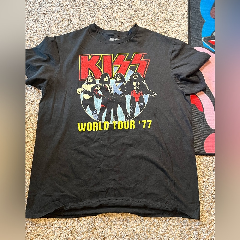 KISS WORLD TOUR '77 Adult Large Black T-Shirt 2021